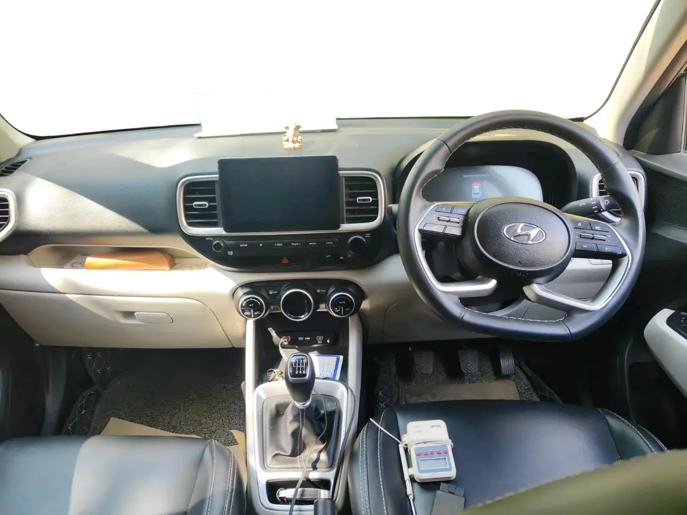 2024 Hyundai VENUE SX 1.5 CRDI, Diesel, Manual, 21,000 km, interior