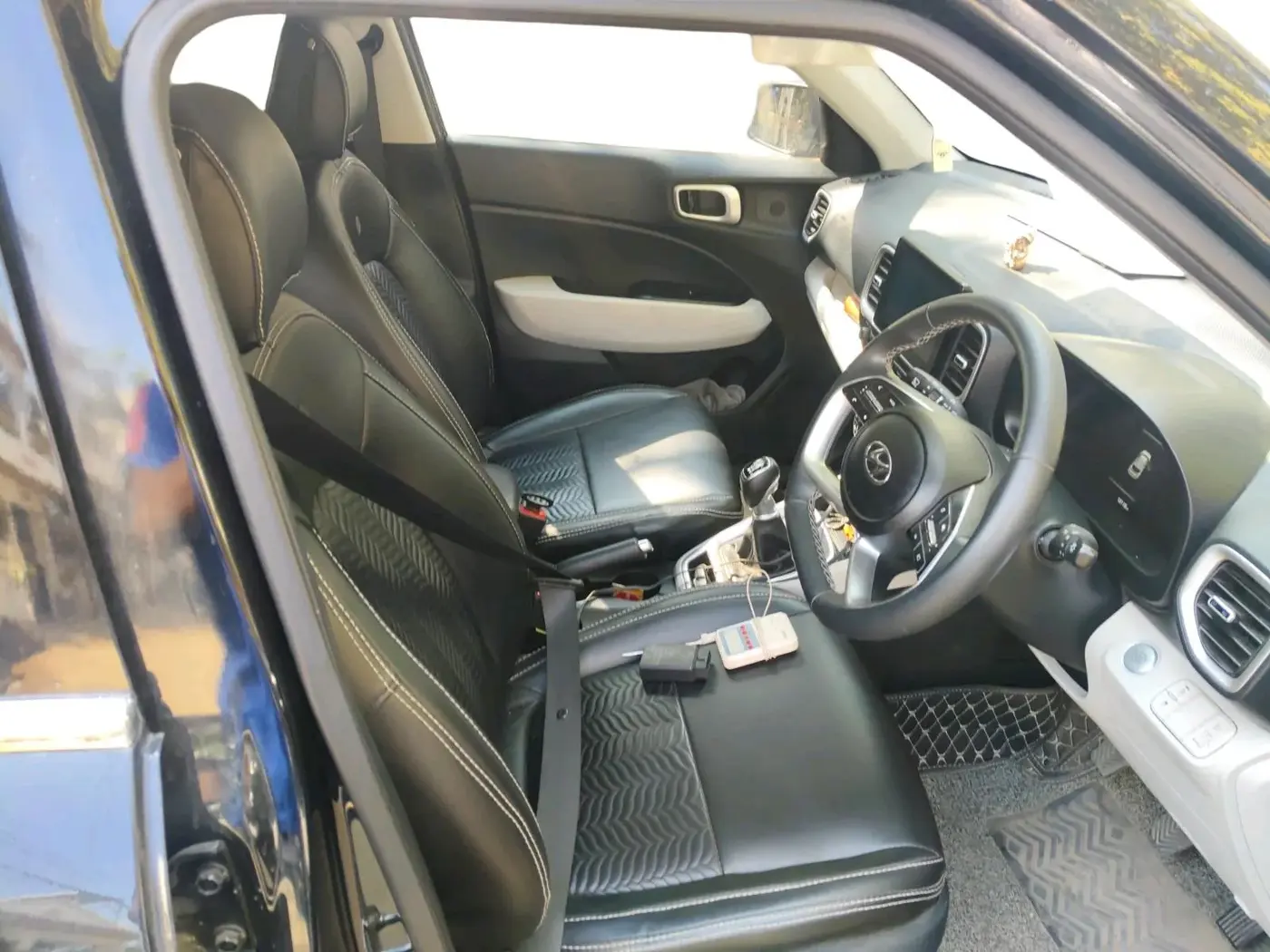 2024 Hyundai VENUE SX 1.5 CRDI, Diesel, Manual, 21,000 km, interior