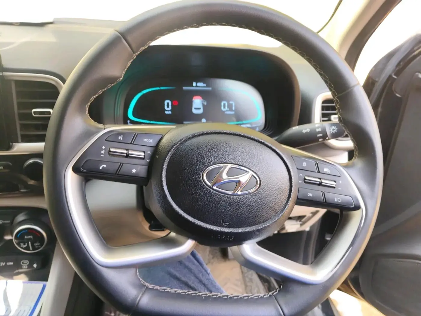 2024 Hyundai VENUE SX 1.5 CRDI, Diesel, Manual, 21,000 km, interior