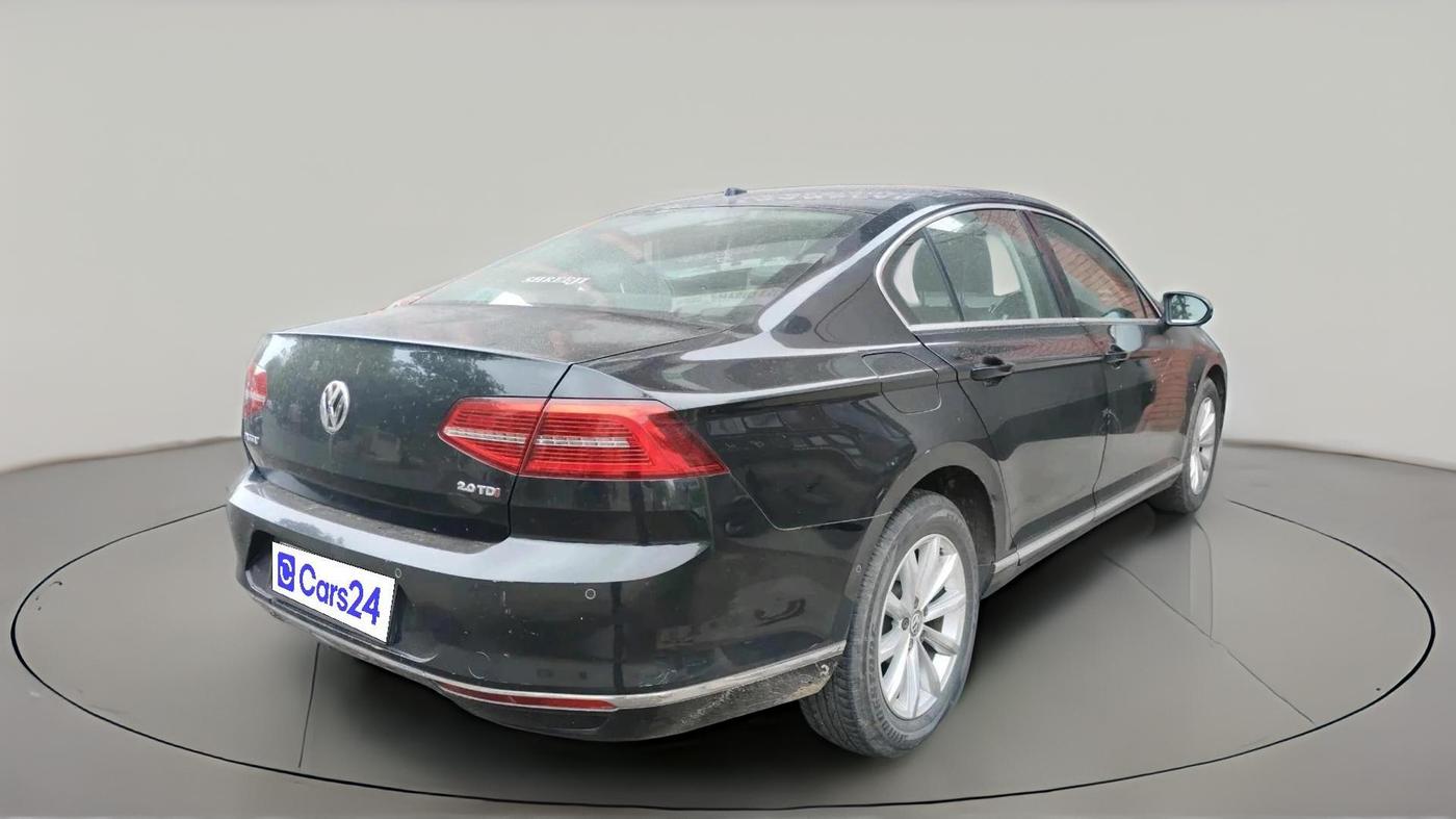 2017 Volkswagen Passat HIGHLINE DSG, Diesel, Automatic, 1,23,285 km, exterior