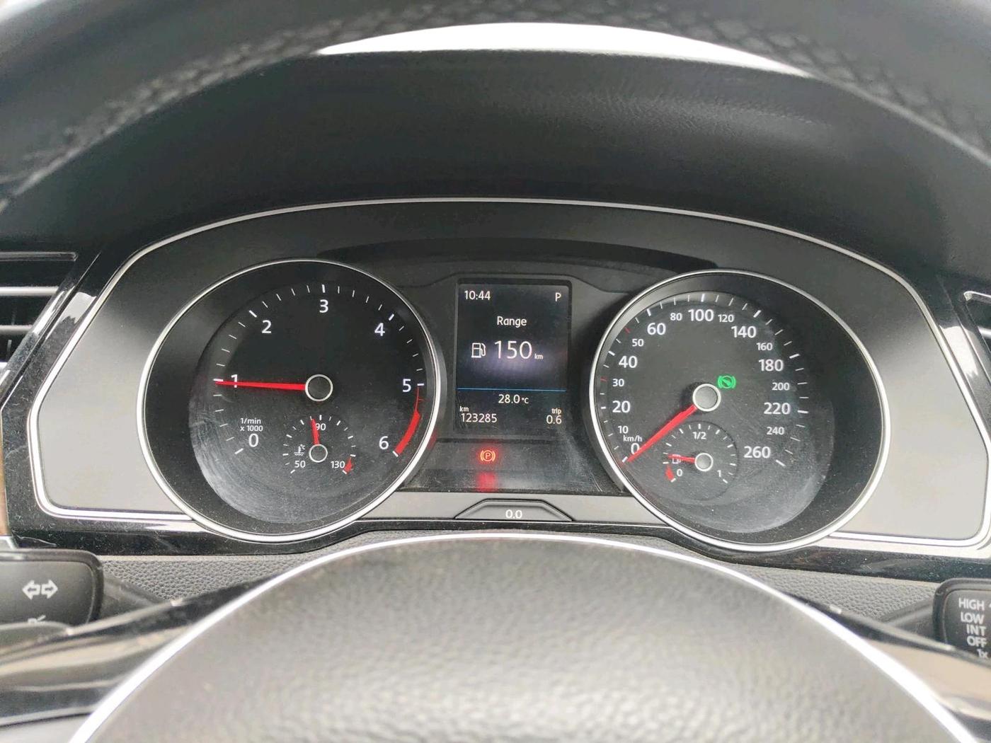 2017 Volkswagen Passat HIGHLINE DSG, Diesel, Automatic, 1,23,285 km, interior