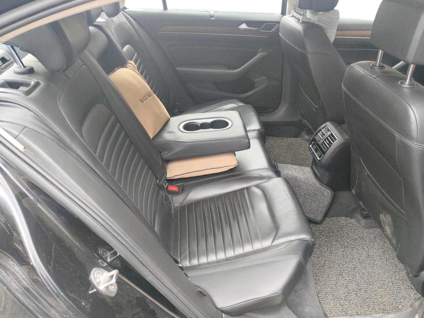 2017 Volkswagen Passat HIGHLINE DSG, Diesel, Automatic, 1,23,285 km, interior
