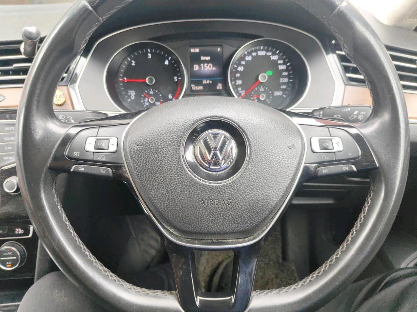 2017 Volkswagen Passat HIGHLINE DSG, Diesel, Automatic, 1,23,285 km, interior