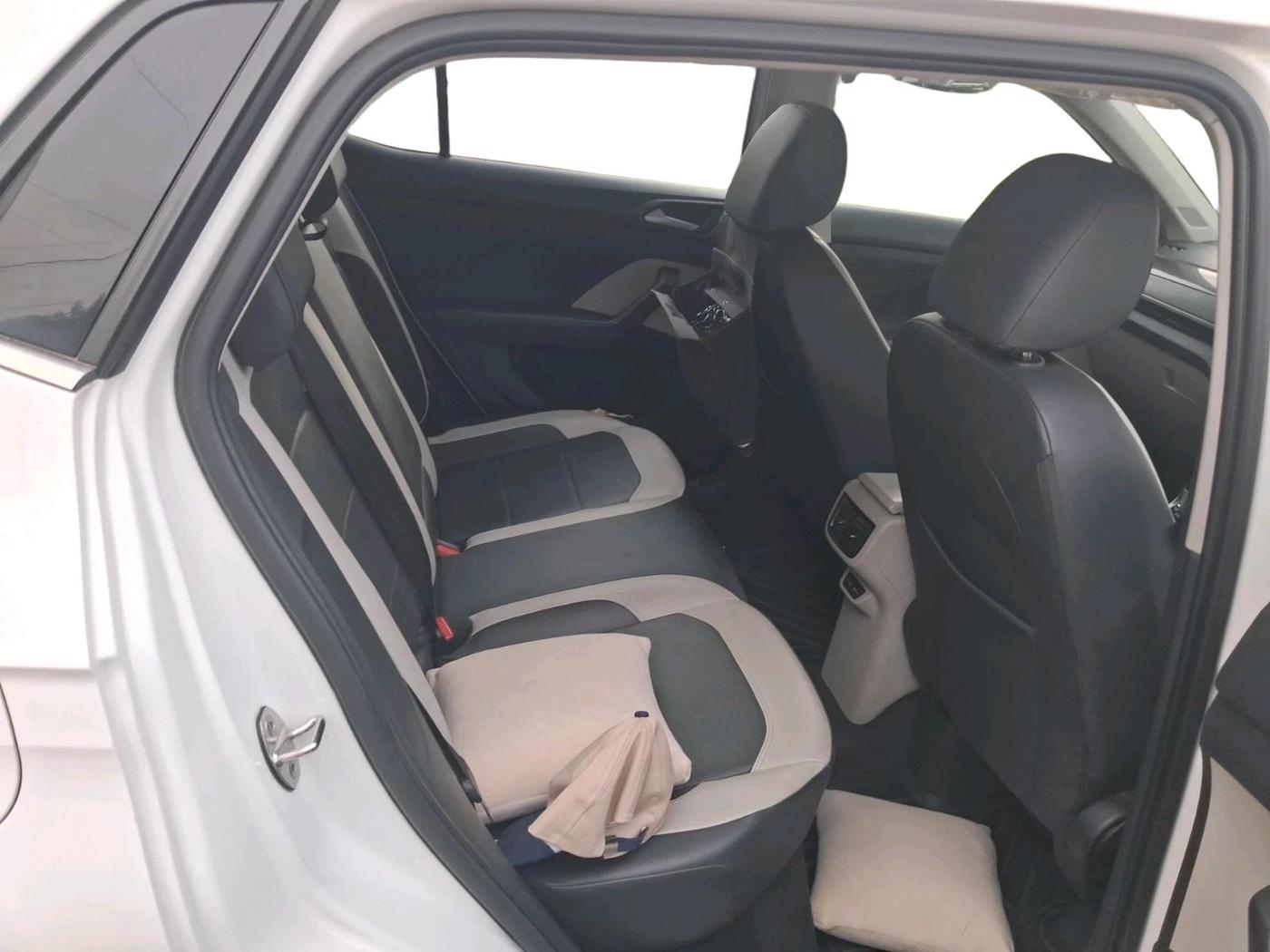 2023 Volkswagen TAIGUN TOPLINE 1.0 TSI AT, Petrol, Automatic, 49,935 km, interior