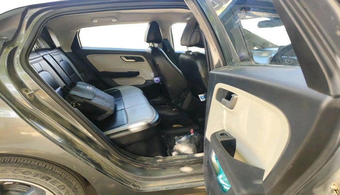 2024 Tata ALTROZ XZ CNG, CNG, Manual, 80,728 km, interior