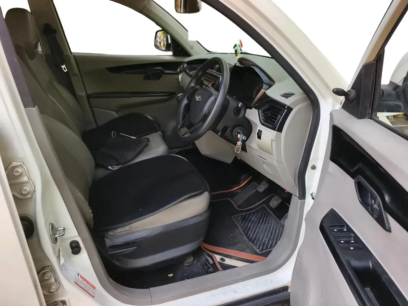 2016 Mahindra Kuv100 K4 PLUS 5 STR, Petrol, Manual, 76,740 km, interior