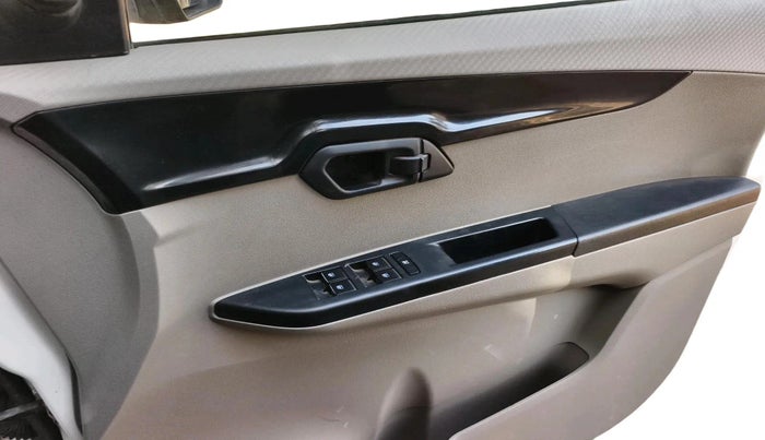 2016 Mahindra Kuv100 K4 PLUS 5 STR, Petrol, Manual, 76,740 km, interior