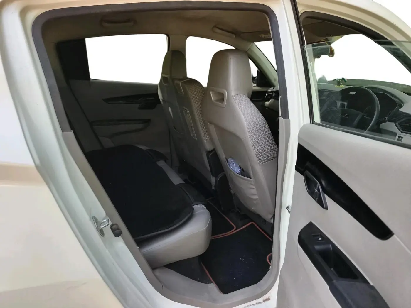 2016 Mahindra Kuv100 K4 PLUS 5 STR, Petrol, Manual, 76,740 km, interior