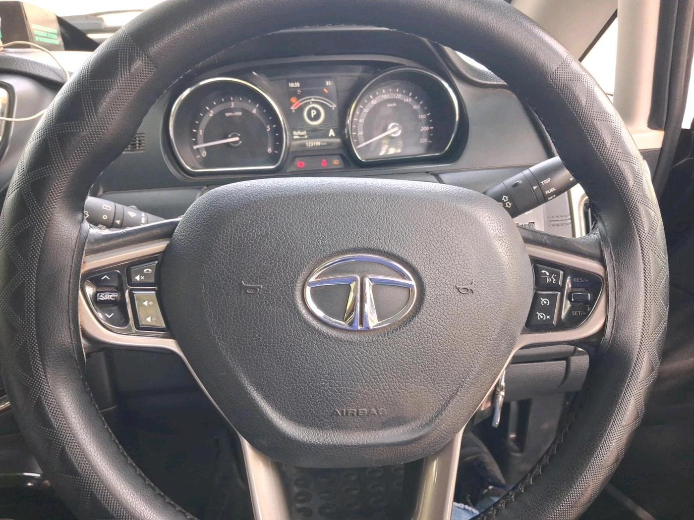 2018 Tata Hexa XTA 4X2 7 STR, Diesel, Automatic, 1,23,199 km, interior