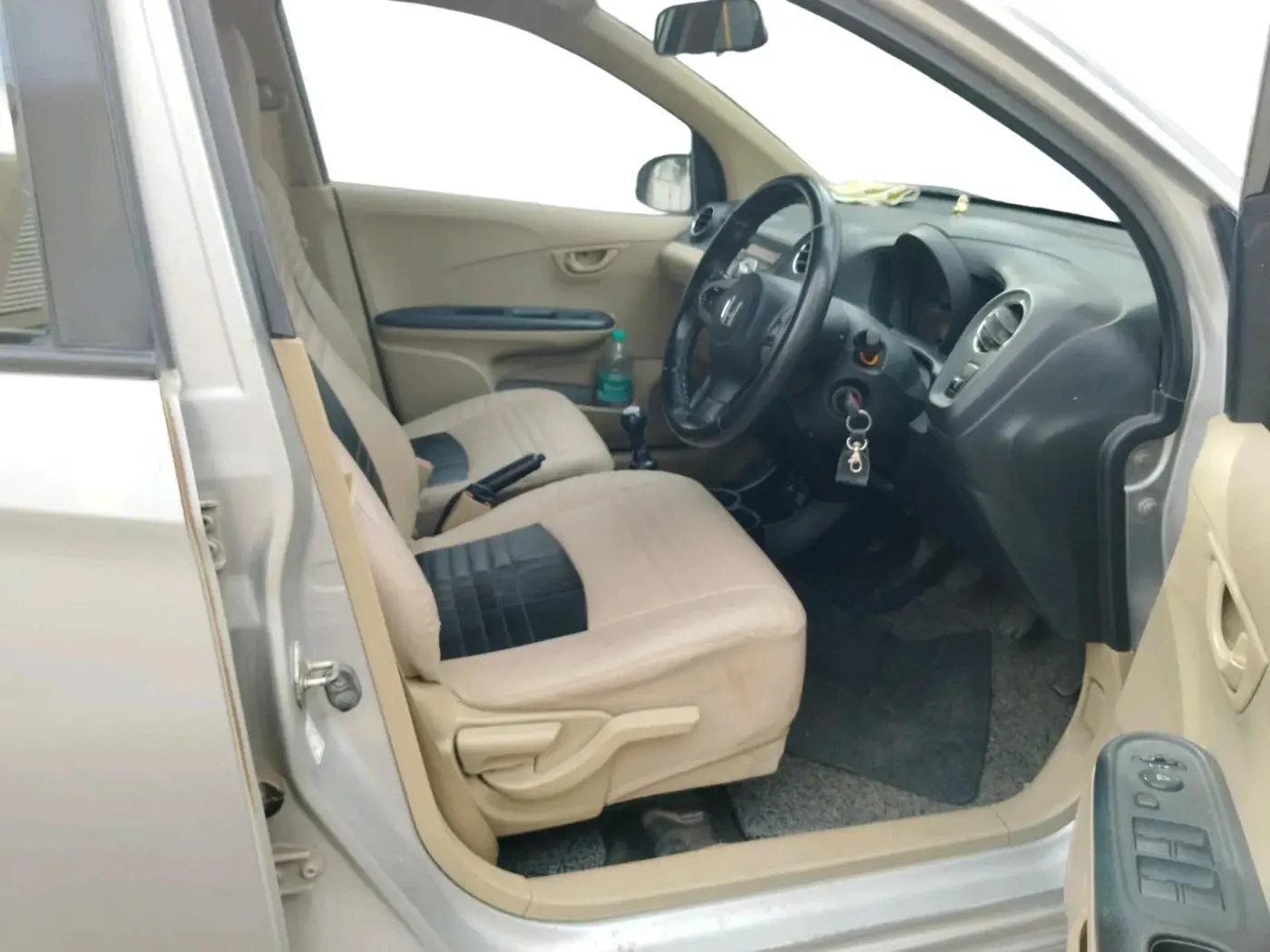 2015 Honda Brio S MT, CNG, Manual, 90,411 km, interior