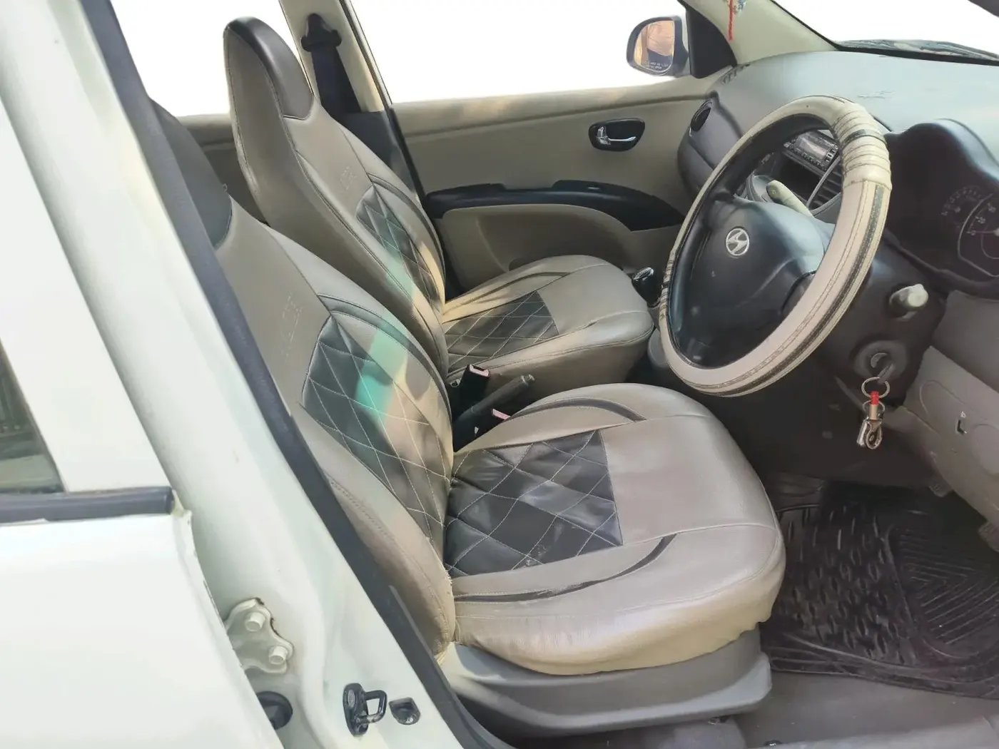 2011 Hyundai i10 MAGNA 1.2, CNG, Manual, 1,13,670 km, interior