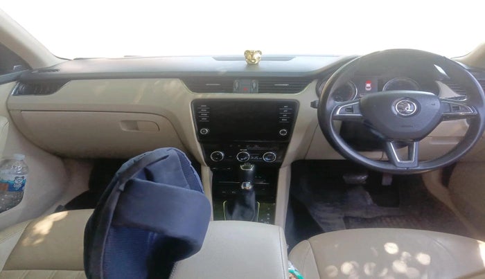 2017 Skoda Octavia 2.0 TDI L&K AT, Diesel, Automatic, 1,04,437 km, interior