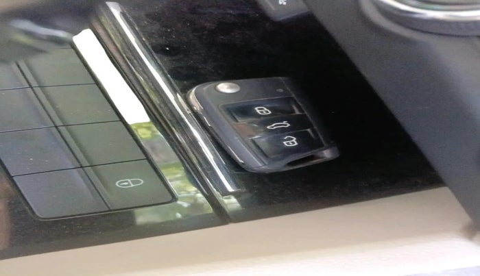 2017 Skoda Octavia 2.0 TDI L&K AT, Diesel, Automatic, 1,04,437 km, interior