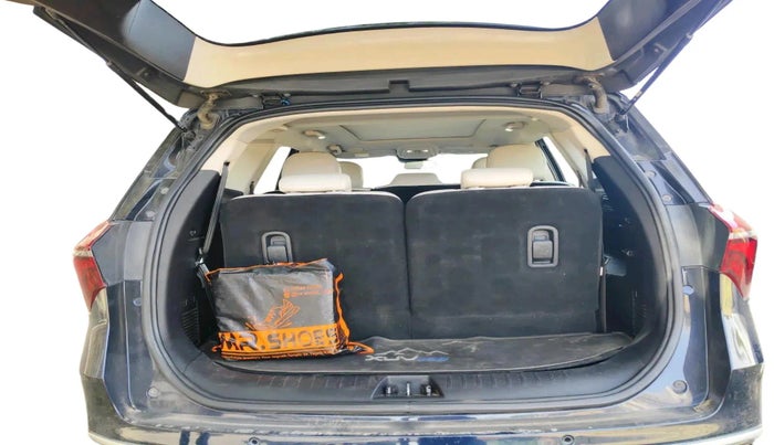 2023 Mahindra XUV700 AX 7 LUXURY D AT 7 STR, Diesel, Automatic, 49,285 km, exterior