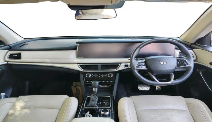 2023 Mahindra XUV700 AX 7 LUXURY D AT 7 STR, Diesel, Automatic, 49,285 km, interior