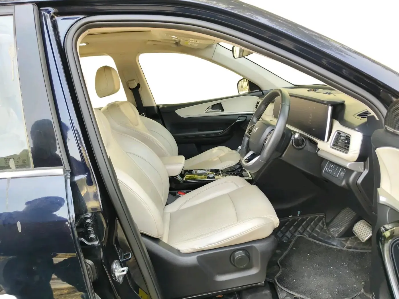 2023 Mahindra XUV700 AX 7 LUXURY D AT 7 STR, Diesel, Automatic, 49,285 km, interior