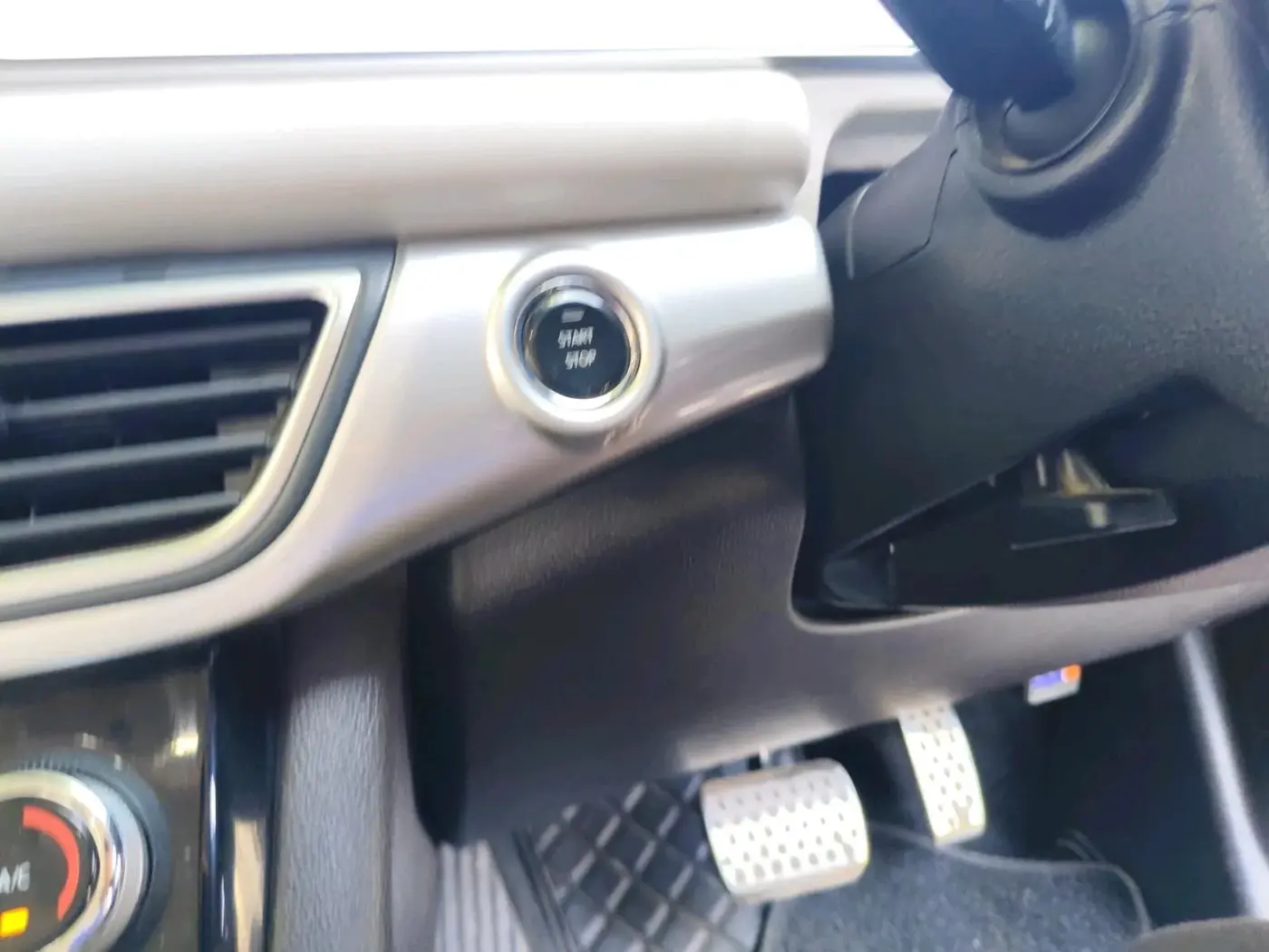 2023 Mahindra XUV700 AX 7 LUXURY D AT 7 STR, Diesel, Automatic, 49,285 km, interior