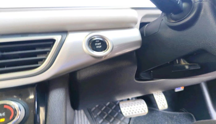 2023 Mahindra XUV700 AX 7 LUXURY D AT 7 STR, Diesel, Automatic, 49,285 km, interior