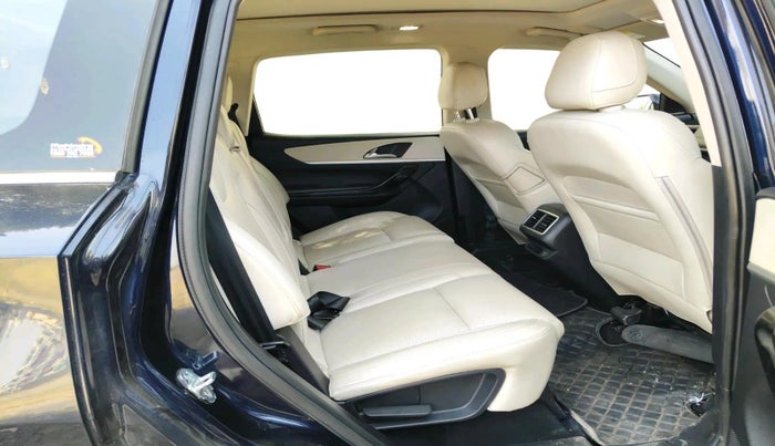 2023 Mahindra XUV700 AX 7 LUXURY D AT 7 STR, Diesel, Automatic, 49,285 km, interior