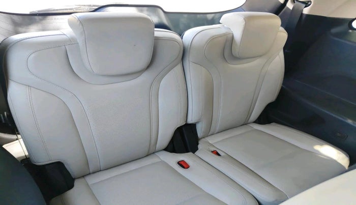 2023 Mahindra XUV700 AX 7 LUXURY D AT 7 STR, Diesel, Automatic, 49,285 km, interior