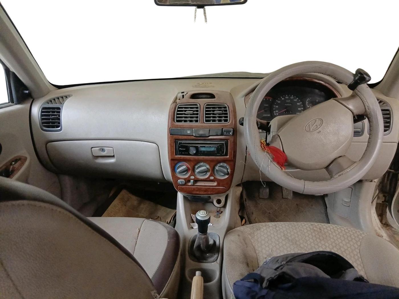 2011 Hyundai Accent GLE, CNG, Manual, 1,92,508 km, interior