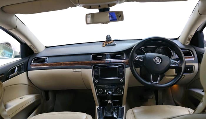 2015 Skoda Superb ELEGANCE 2.0 TDI CR AT, Diesel, Automatic, 1,16,390 km, interior
