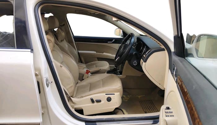 2015 Skoda Superb ELEGANCE 2.0 TDI CR AT, Diesel, Automatic, 1,16,390 km, interior