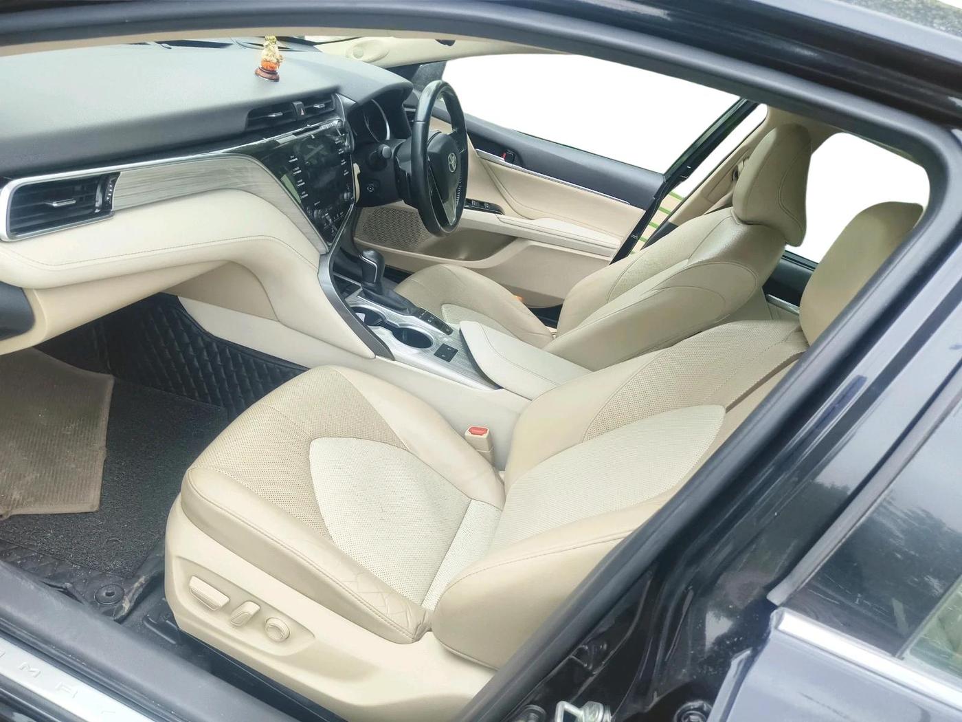 2021 Toyota Camry HYBRID, Hybrid, Automatic, 1,04,942 km, interior