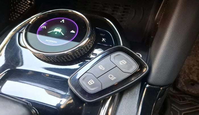 2023 Tata Harrier FEARLESS PLUS DARK EDITION AT, Diesel, Automatic, 30,197 km, interior