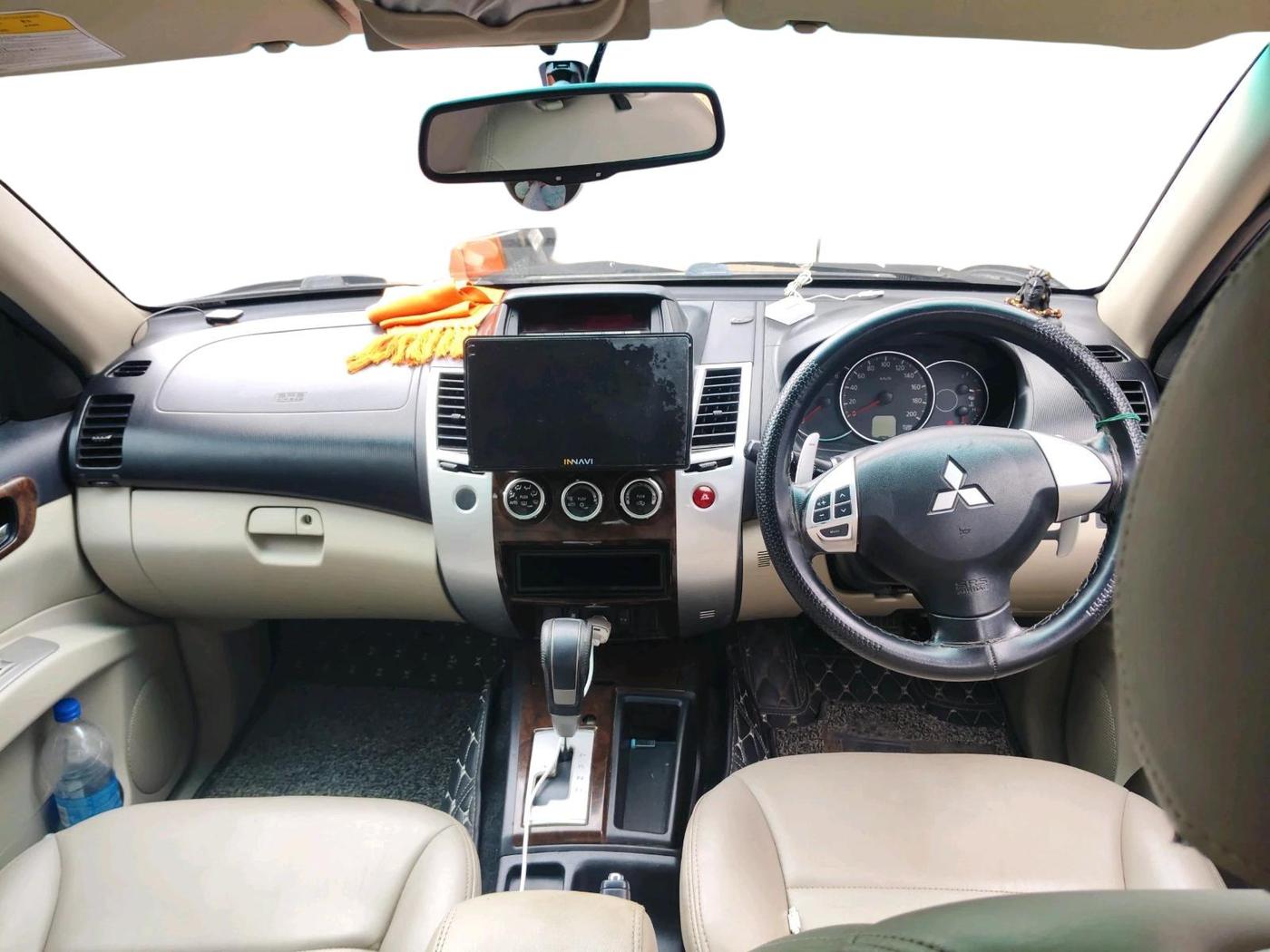 2016 Mitsubishi Pajero Sport 2.5 AT 4X2, Diesel, Automatic, 1,05,164 km, interior