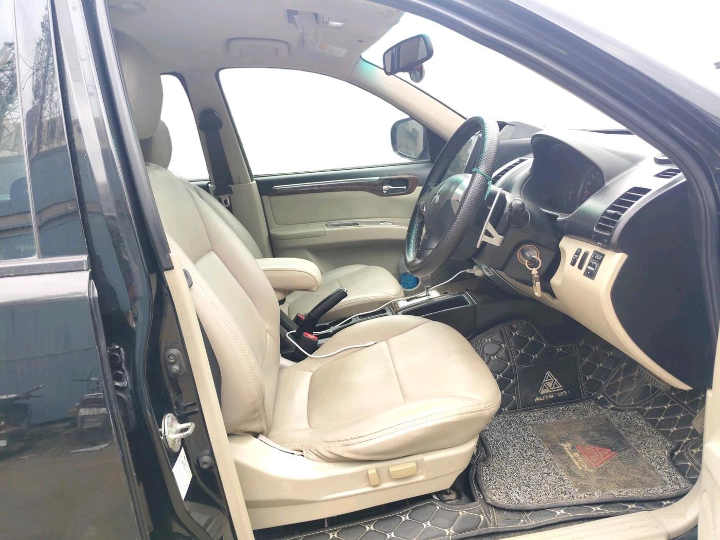 2016 Mitsubishi Pajero Sport 2.5 AT 4X2, Diesel, Automatic, 1,05,164 km, interior