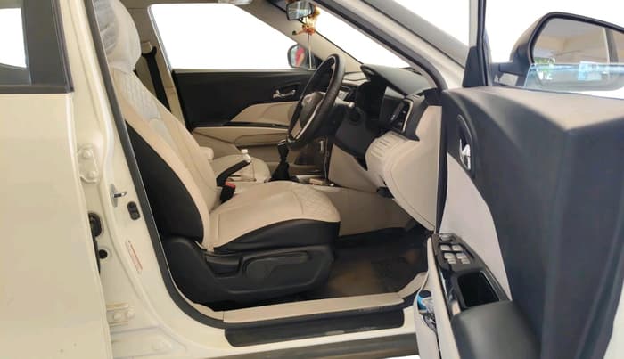 2023 Mahindra XUV300 W8 1.5 DIESEL, Diesel, Manual, 44,493 km, interior