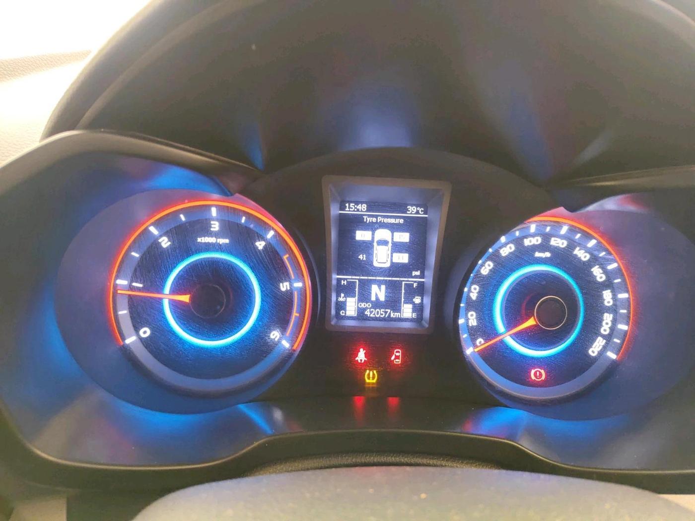 2023 Mahindra XUV300 W8 1.5 DIESEL, Diesel, Manual, 44,493 km, interior