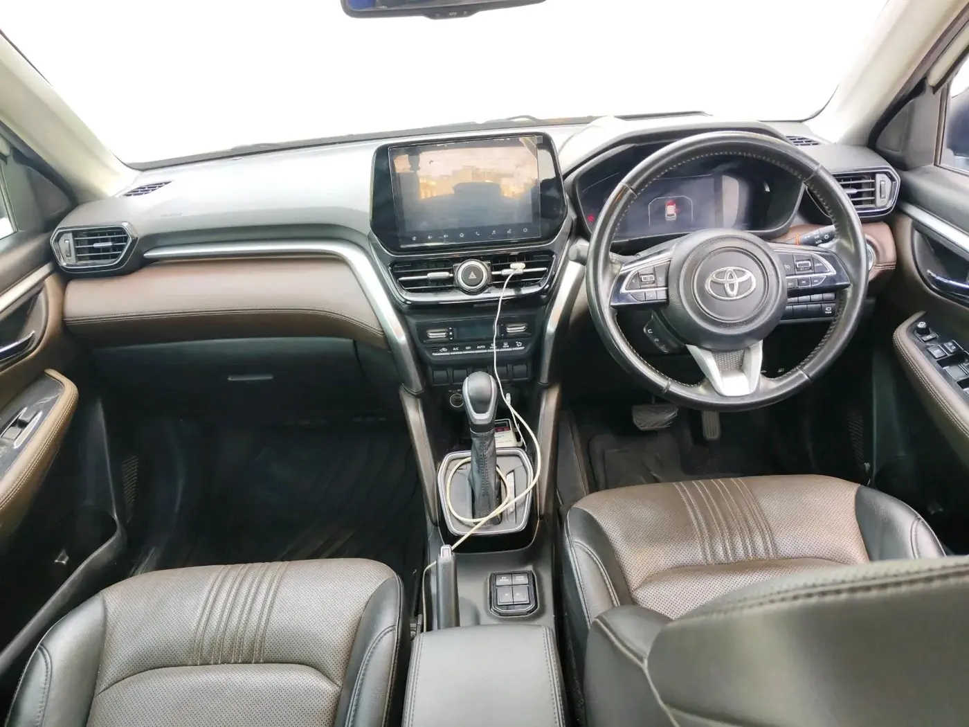 2023 Toyota URBAN CRUISER HYRYDER V HYBRID, Hybrid, Automatic, 1,49,552 km, interior