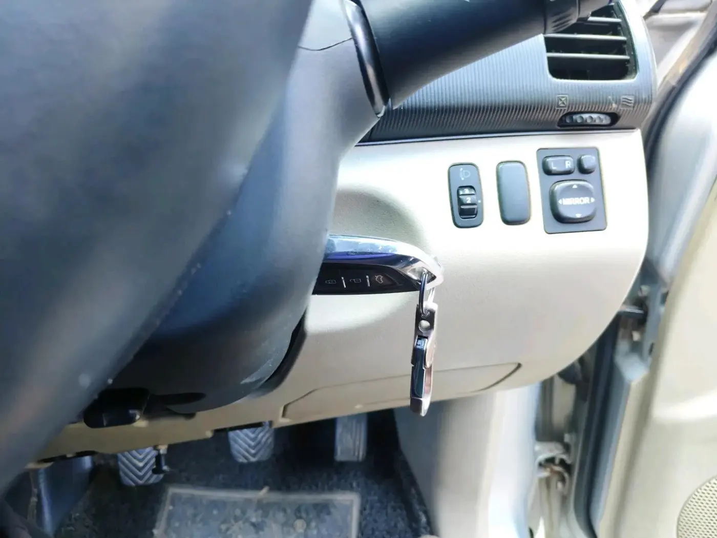 2014 Mitsubishi Pajero Sport 2.5 MT, Diesel, Manual, 1,28,024 km, interior