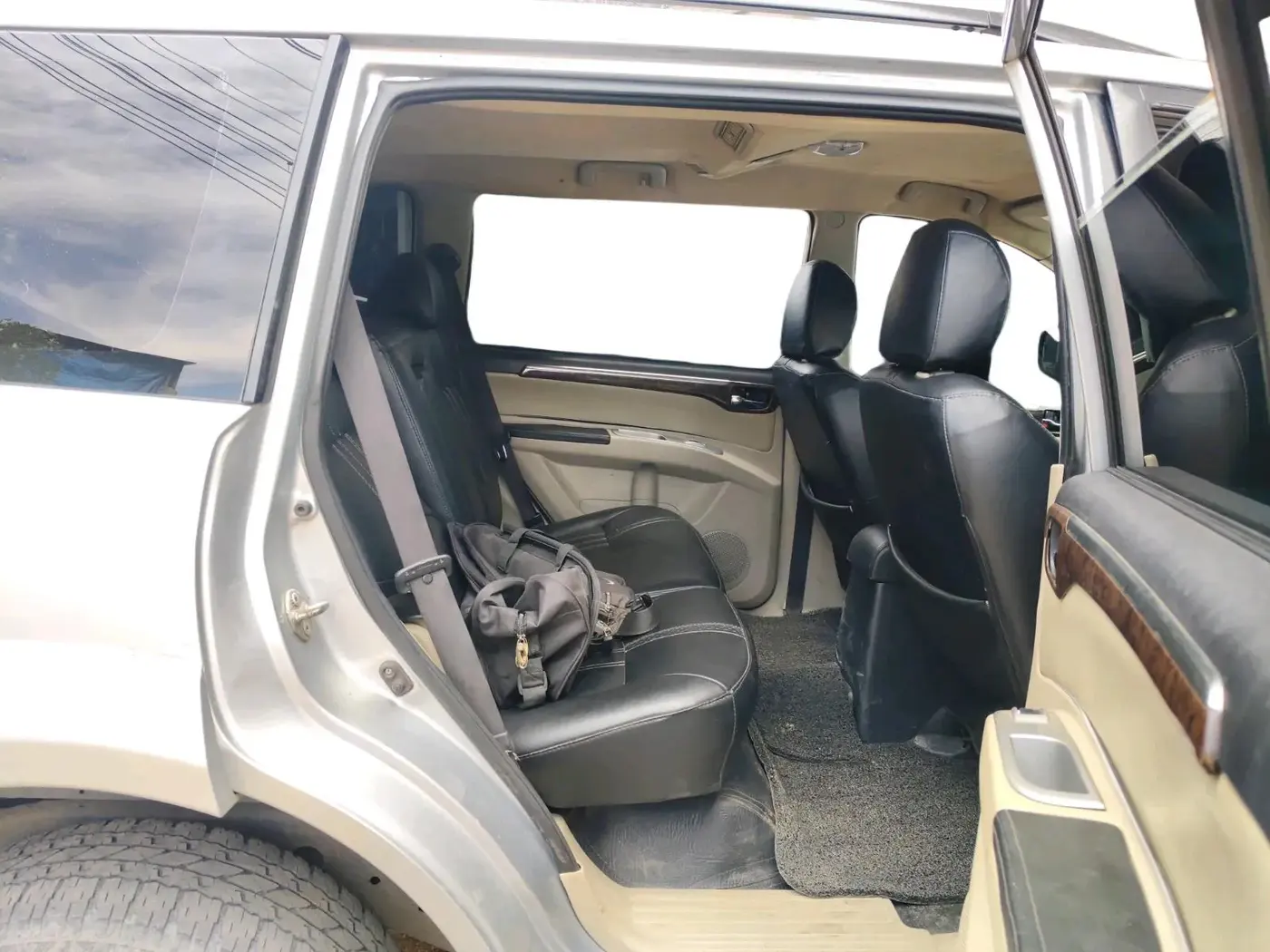 2014 Mitsubishi Pajero Sport 2.5 MT, Diesel, Manual, 1,28,024 km, interior