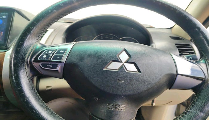 2014 Mitsubishi Pajero Sport 2.5 MT, Diesel, Manual, 1,28,024 km, interior