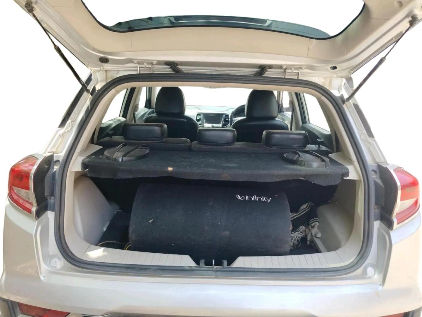 2019 Mahindra XUV300 W8 1.5 DIESEL, Diesel, Manual, 1,20,440 km, exterior