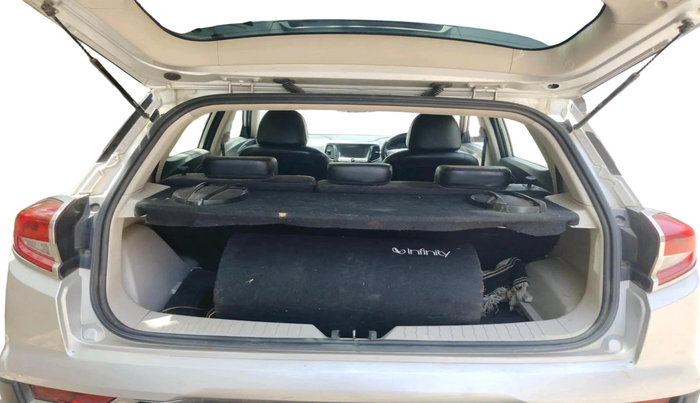 2019 Mahindra XUV300 W8 1.5 DIESEL, Diesel, Manual, 1,20,440 km, exterior
