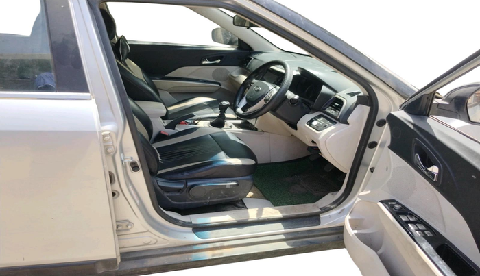 2019 Mahindra XUV300 W8 1.5 DIESEL, Diesel, Manual, 1,20,440 km, interior