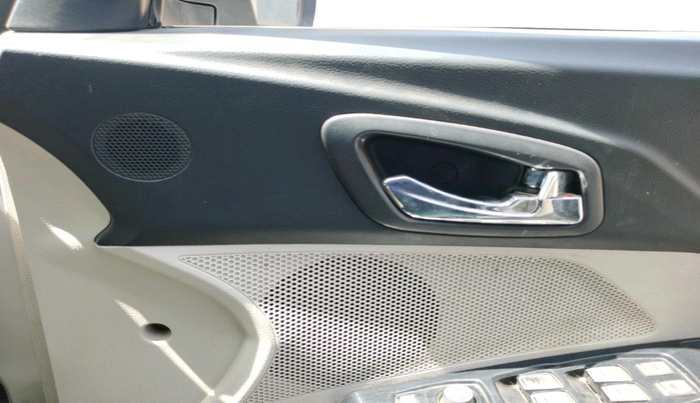 2019 Mahindra XUV300 W8 1.5 DIESEL, Diesel, Manual, 1,20,440 km, interior