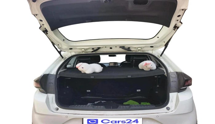 2024 Tata ALTROZ XZ + SUNROOF, Petrol, Manual, 17,859 km, exterior