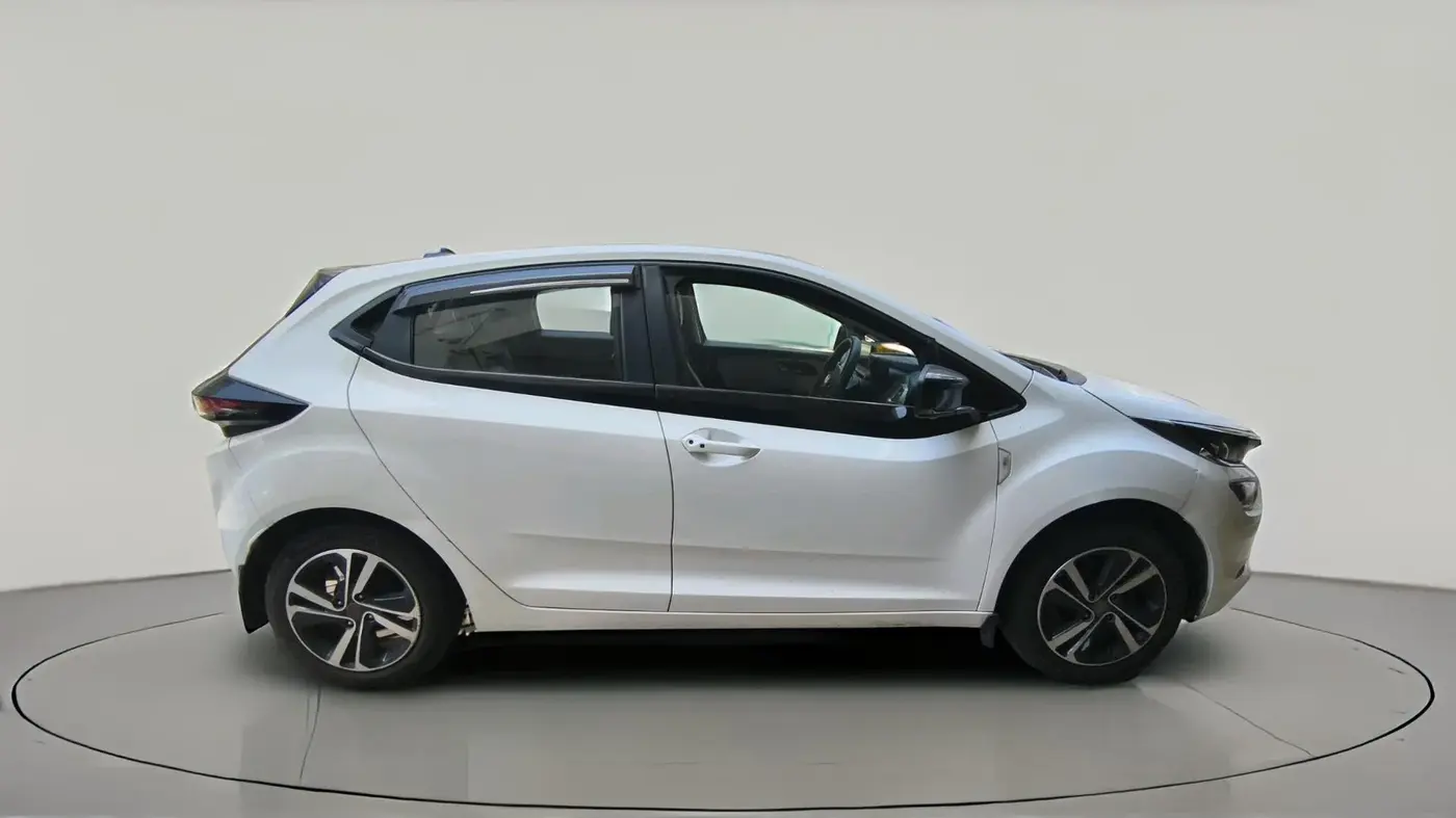 2024 Tata ALTROZ XZ + SUNROOF, Petrol, Manual, 17,859 km, exterior