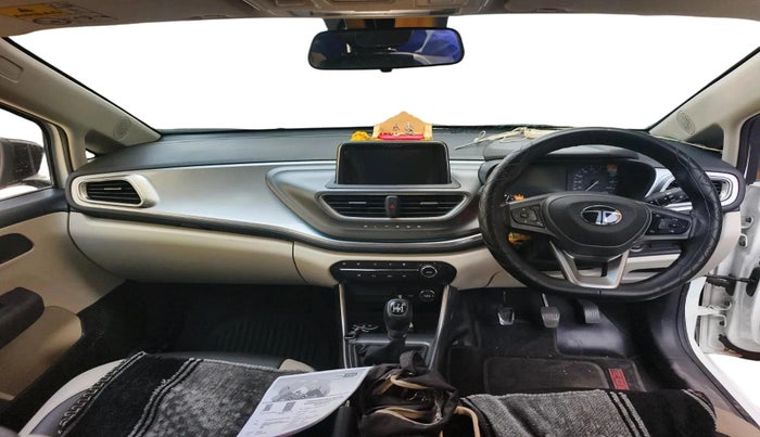 2024 Tata ALTROZ XZ + SUNROOF, Petrol, Manual, 17,859 km, interior