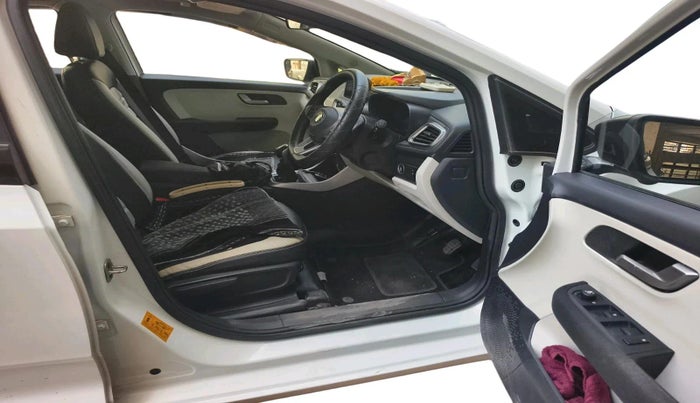 2024 Tata ALTROZ XZ + SUNROOF, Petrol, Manual, 17,859 km, interior