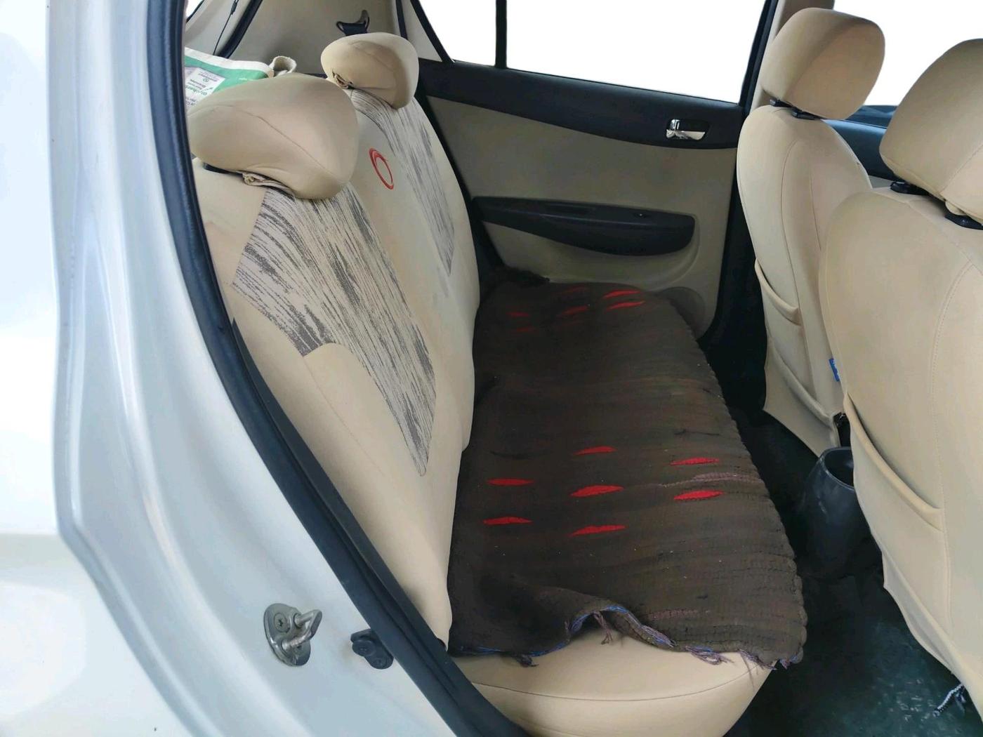2014 Hyundai i20 SPORTZ 1.2, Petrol, Manual, 83,748 km, interior