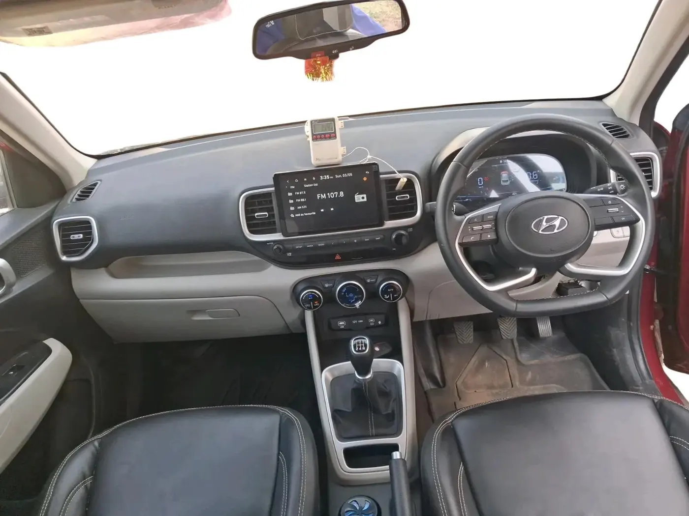 2022 Hyundai VENUE SX 1.2 PETROL DUAL TONE, Petrol, Manual, 13,500 km, interior