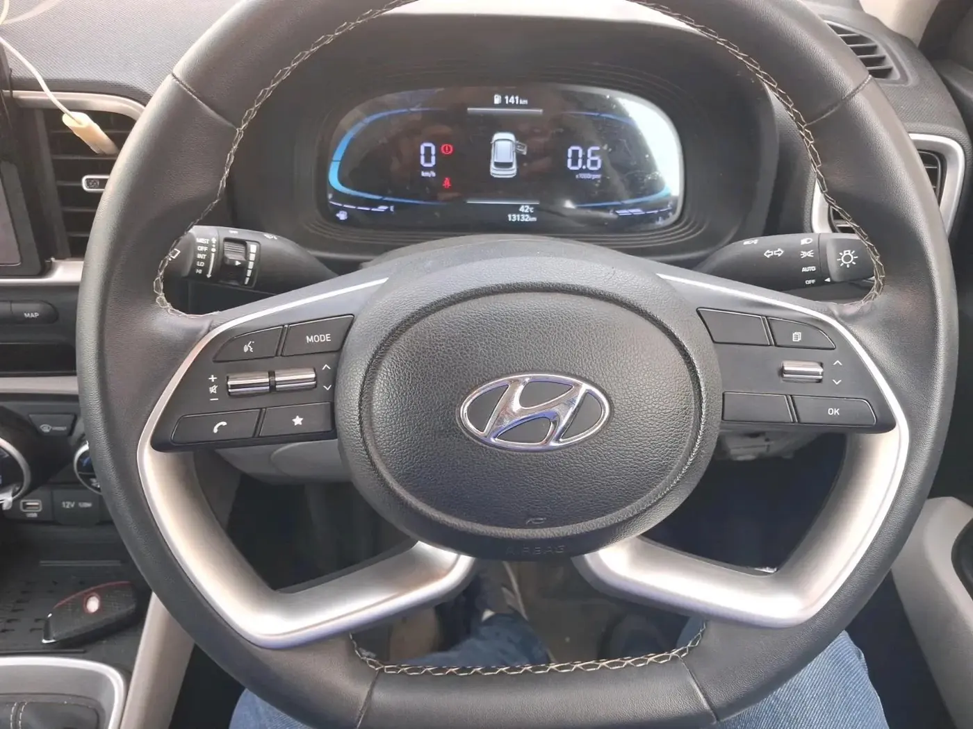 2022 Hyundai VENUE SX 1.2 PETROL DUAL TONE, Petrol, Manual, 13,500 km, interior