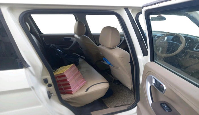 2017 Mahindra TUV300 T8, Diesel, Manual, 84,228 km, interior