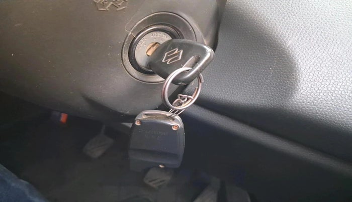 2010 Maruti Swift LXI, CNG, Manual, 1,26,522 km, interior